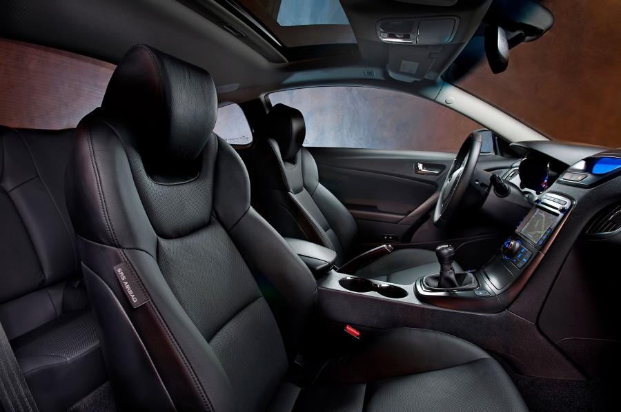  Hyundai Genesis Coupe 3.8 R-Spec 2011 года  (фото 2 из 14)